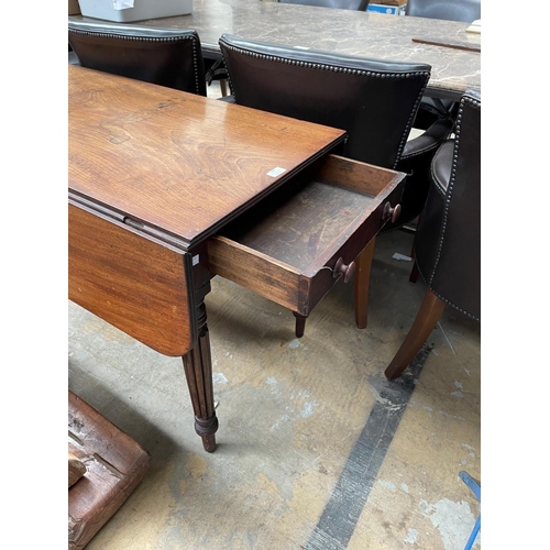 1219 - Antique 19th century English mahogany Pembroke table, fitted with a single long drawer at one end, a... 