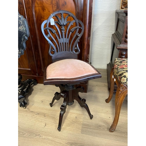 1223 - Antique Victorian mahogany pierced and shaped back revolving piano stool.