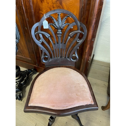 1223 - Antique Victorian mahogany pierced and shaped back revolving piano stool.