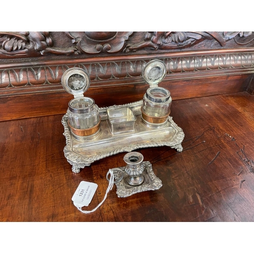 1231 - Antique 19th century Sheffield plate inkstand, fitted with two glass inkwells flanking a miniature c... 