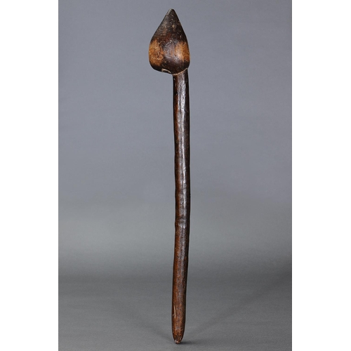 1009 - FINE EARLY BULBOUS HEADED CLUB, DARLING RIVER REGION, NEW SOUTH WALES, Carved and engraved hardwood ... 