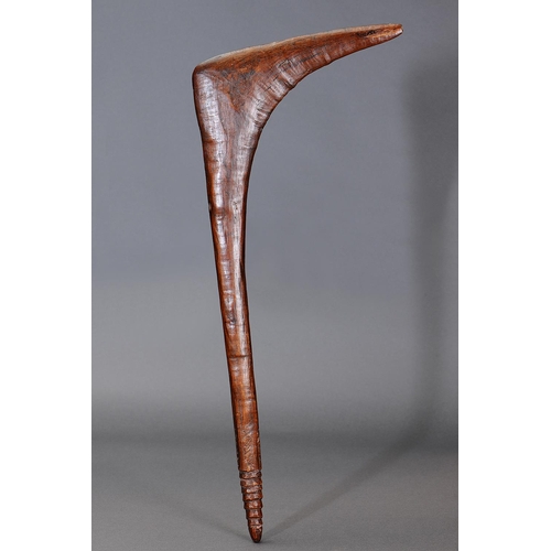 1012 - FINE EARLY LEANGLE CLUB, WESTERN VICTORIA, carved and engraved hardwood (no custom stand) The Leangl... 