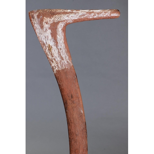 1060 - FINE HOOKED BOOMERANG, COOPERS CREEK, SOUTH AUSTRALIA, Carved and engraved hardwood and natural pigm... 