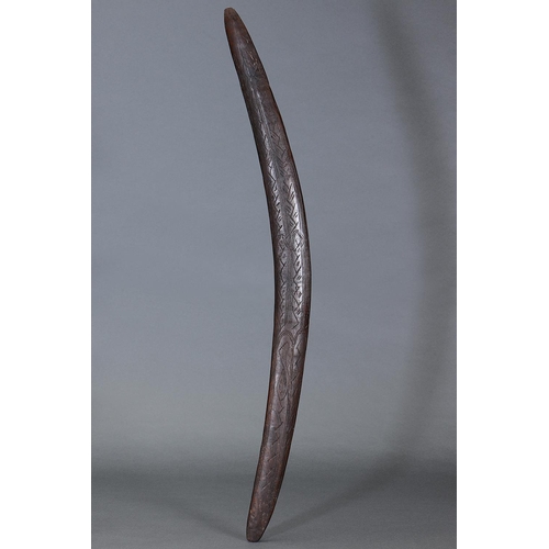 1073 - EARLY LARGE ENGRAVED BOOMERANG, WESTERN NEW SOUTH WALES / SOUTHERN QUEENSLAND, Carved and engraved h... 