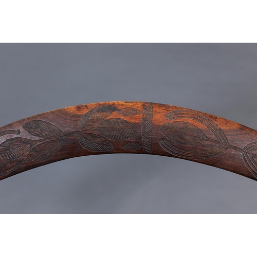1075 - FINE ENGRAVED BOOMERANG, WESTERN NEW SOUTH WALES / SOUTHERN QUEENSLAND, Carved and engraved hardwood... 