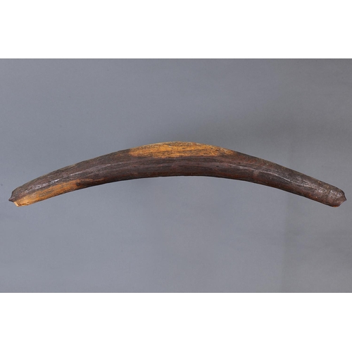 1223 - EARLY ENGRAVED BOOMERANG, WESTERN NEW SOUTH WALES / SOUTHERN QUEENSLAND, Carved and engraved hardwoo... 