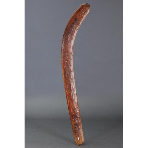 1225 - EARLY HUNTING BOOMERANG, CENTRAL AUSTRALIA, NORTHERN TERRITORY, Carved hardwood and natural pigments... 