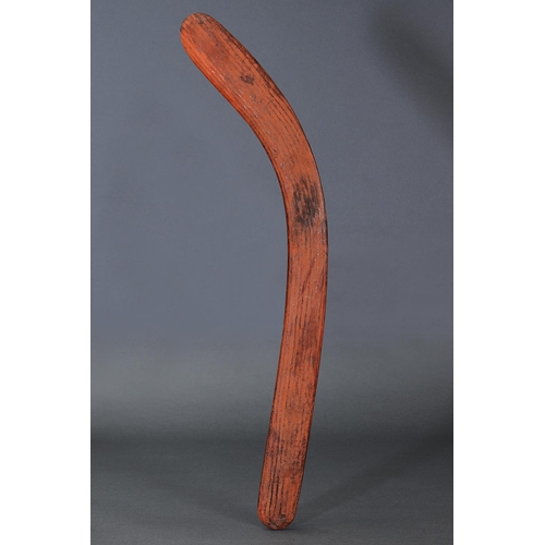 1239 - FINE EARLY HUNTING BOOMERANG, CENTRAL AUSTRALIA, NORTHERN TERRITORY, Carved hardwood and natural pig... 