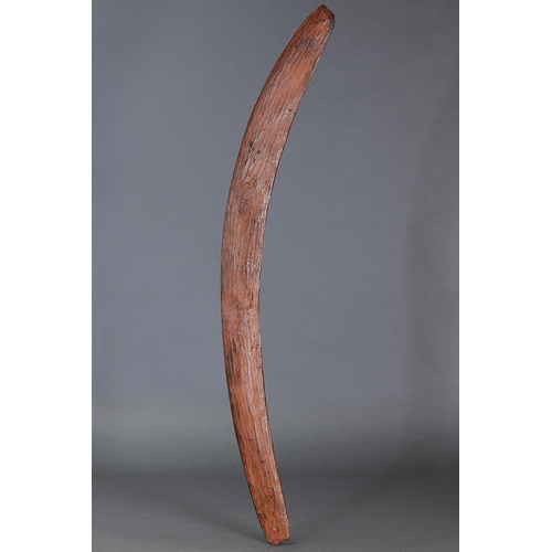 1245 - FINE EARLY LARGE BOOMERANG CLUB, CENTRAL AUSTRALIA, NORTHERN TERRITORY, Carved hardwood and natural ... 