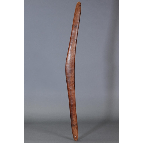 1247 - EARLY LARGE INCISED FIGHTING CLUB, LAKE EYRE REGION, SOUTH AUSTRALIA, Carved and engraved hardwood a... 
