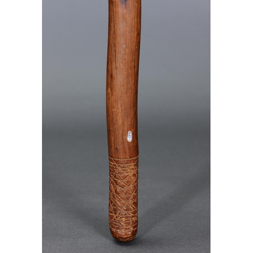 1256 - EARLY LARGE POLE CLUB, LAKES ENTRANCE, VICTORIA, Carved hardwood (with custom stand) Of cylindrical ... 