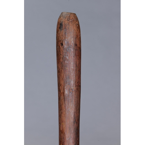 1258 - EARLY POLE CLUB, EASTERN AUSTRALIA, Carved and engraved hardwood (with custom stand) Decorated with ... 