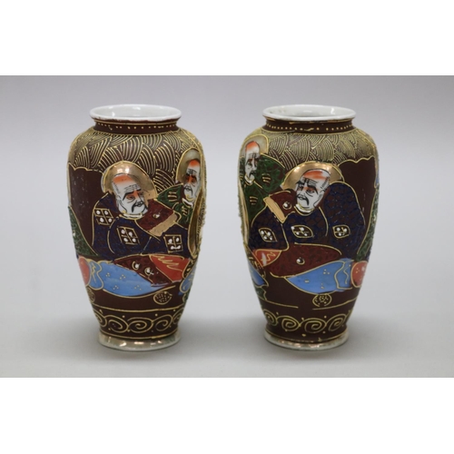 117 - Small pair of decorative porcelain Japanese vases, marked to base, each approx 13cm H (2)