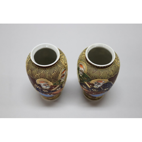 117 - Small pair of decorative porcelain Japanese vases, marked to base, each approx 13cm H (2)