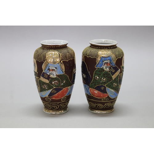 117 - Small pair of decorative porcelain Japanese vases, marked to base, each approx 13cm H (2)