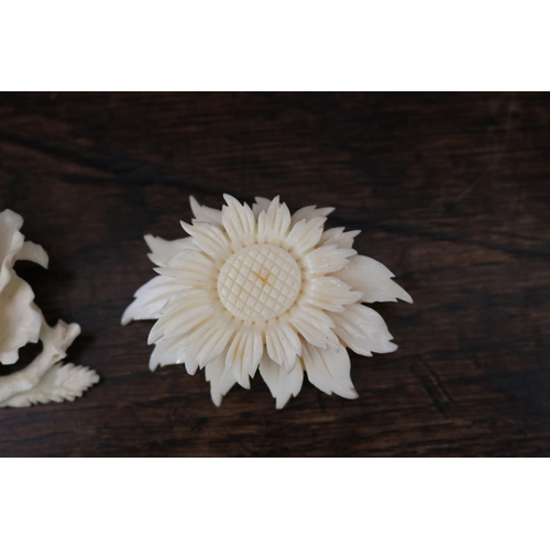 1333 - Three vintage Chinese carved ivory flower broches (3)