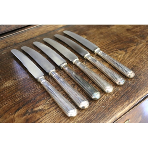 1334 - Set of six table knives with sterling silver handles, and stainless silver blades, Elizabeth II, thr... 