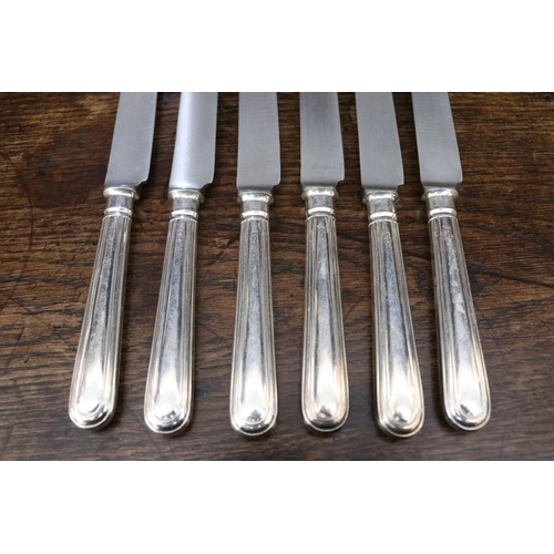 1334A - Set of six table knives, silver handles, stainless silver blades, Elizabeth II, thread pattern, Shef... 