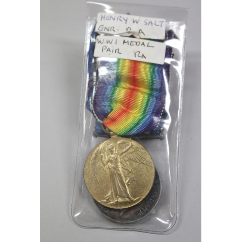 11 - Pair of British World War I medals, impressed naming 152930 Gnr H. W. Salt R. A. Excellent condition... 