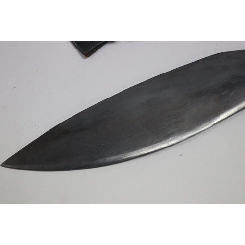 38 - A kukri associated with the Maharaja of Jodhpur (Rajasthan, India) forces. Dark blued blade in fine ... 
