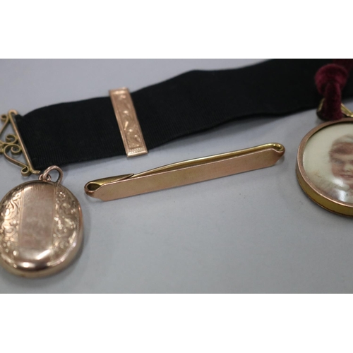 173 - Antique 14ct yellow gold bar brooch, antique 9ct gold locket, 9ct circular miniature locket, antique... 