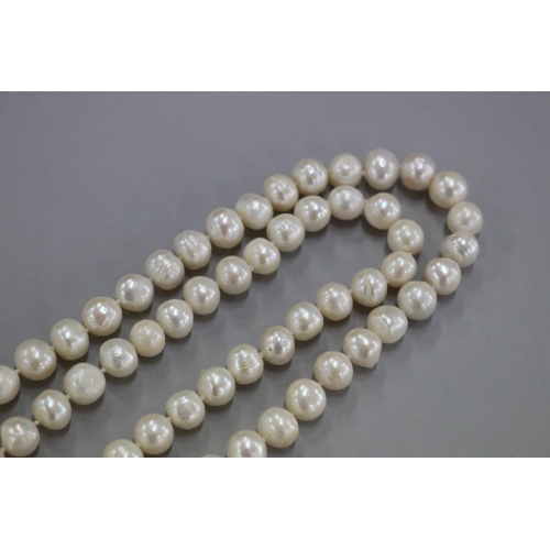 302 - Long opera length pearl necklace, approx 140cm