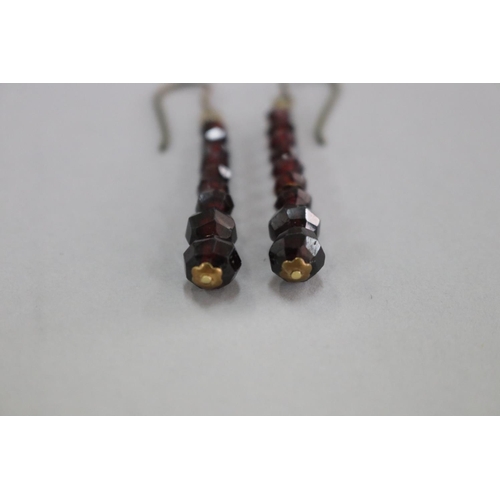 304 - Pair of Garnet drop earrings
