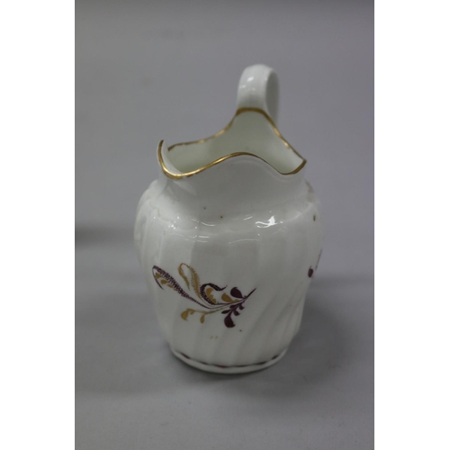 1053 - Antique Worcester jug and plate, c1780, approx 19cm Dia and smaller (2)