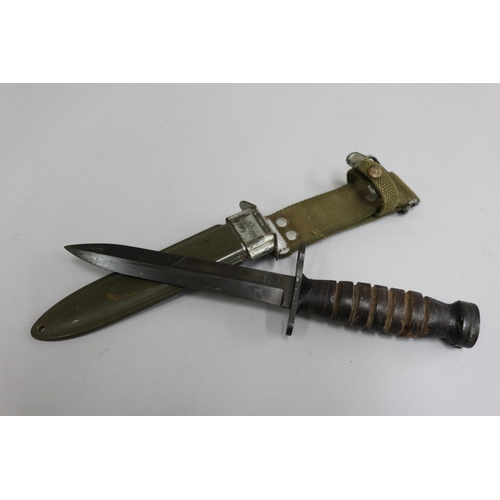 52 - USA M4 knife bayonet in its M8A1 scabbard