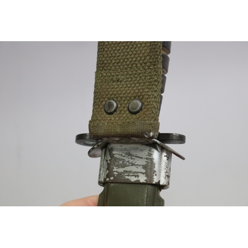 52 - USA M4 knife bayonet in its M8A1 scabbard