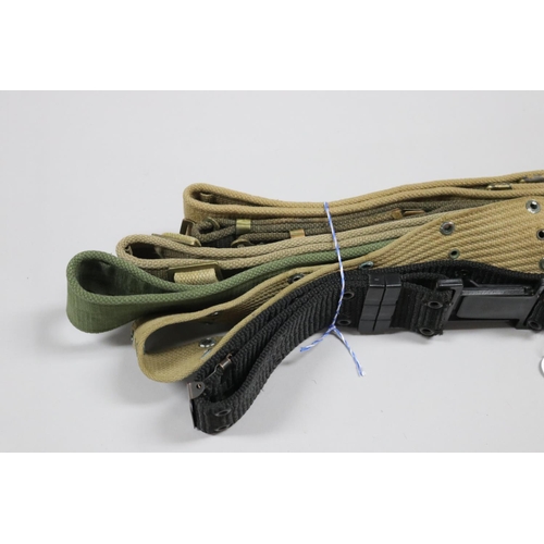 139 - Lot of Australian Army belts: i) Pattern 38 of Korean War date, ii) Jungle green belt, iii) dark gre... 