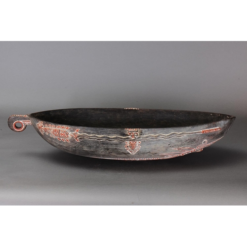 1027 - IMPORTANT LARGE HUON GULF FACE BOWL, TAMI ISLANDS. Carved and engraved hardwood and natural pigment.... 