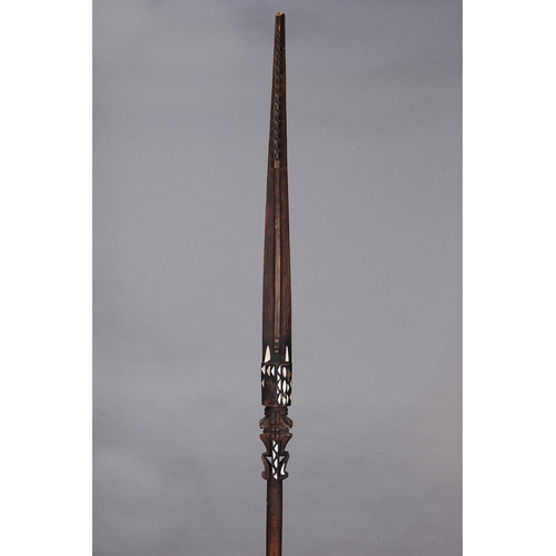 1037 - EARLY FINE INLAID SHELL SPEAR, SOLOMON ISLANDS. Carved and engraved wood, black dye, pearlshell inla... 