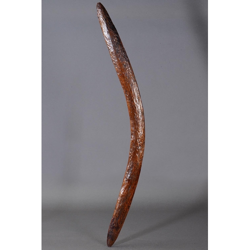 1063 - FINE EARLY ELEGANT BOOMERANG, DARLING RIVER REGION, NEW SOUTH WALES. Carved and adzed hardwood. Boom... 