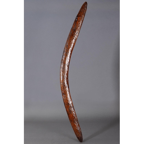 1063 - FINE EARLY ELEGANT BOOMERANG, DARLING RIVER REGION, NEW SOUTH WALES. Carved and adzed hardwood. Boom... 