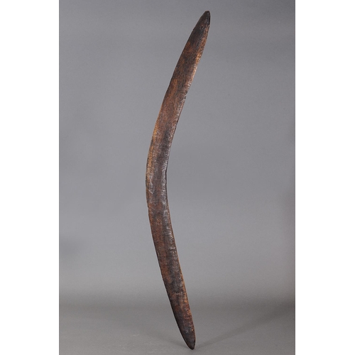 1064 - EARLY ELEGANT BOOMERANG, DARLING RIVER REGION, NEW SOUTH WALES. Carved and adzed hardwood. Boomerang... 