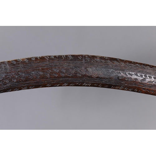 1066 - LARGE FINE EARLY ENGRAVED BOOMERANG, WESTERN NEW SOUTH WALES / SOUTHERN QUEENSLAND. Carved hardwood.... 