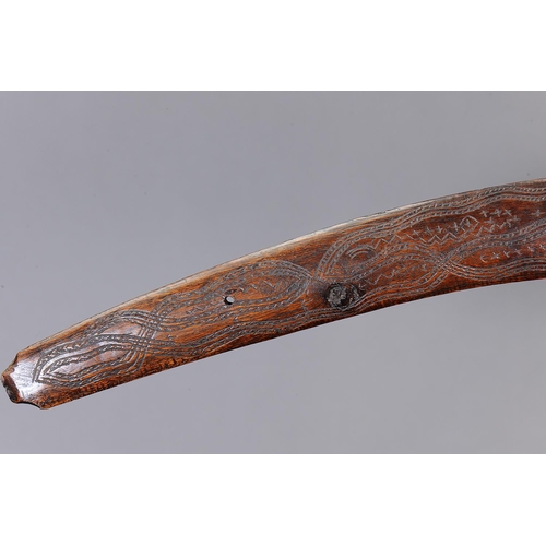 1068 - EARLY ENGRAVED BOOMERANG, WESTERN NEW SOUTH WALES / SOUTHERN QUEENSLAND. Carved and engraved hardwoo... 