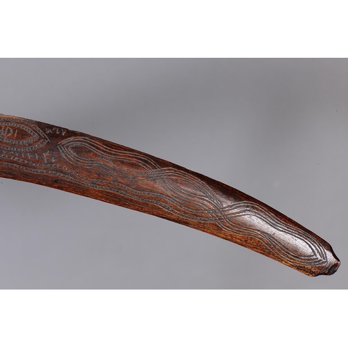 1068 - EARLY ENGRAVED BOOMERANG, WESTERN NEW SOUTH WALES / SOUTHERN QUEENSLAND. Carved and engraved hardwoo... 