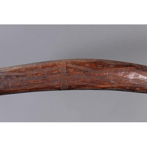 1069 - FINE ENGRAVED BOOMERANG, WESTERN NEW SOUTH WALES / SOUTHERN QUEENSLAND. Carved and engraved hardwood... 