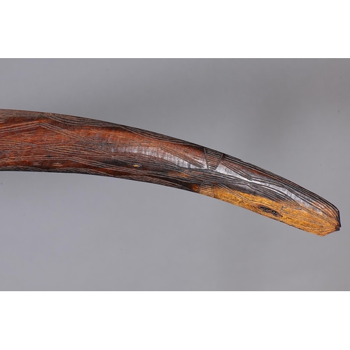 1069 - FINE ENGRAVED BOOMERANG, WESTERN NEW SOUTH WALES / SOUTHERN QUEENSLAND. Carved and engraved hardwood... 