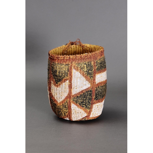 1071 - LILY KURRULTYA, DILLY BAG, JARRULUK, NORTHERN TERRITORY. Woven plant fibre and natural pigment. A di... 