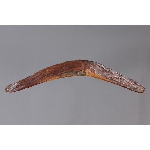 1086 - EARLY ADZED BOOMERANG, WESTERN AUSTRALIA. Carved and adzed hardwood. Of plano-convex section with on... 