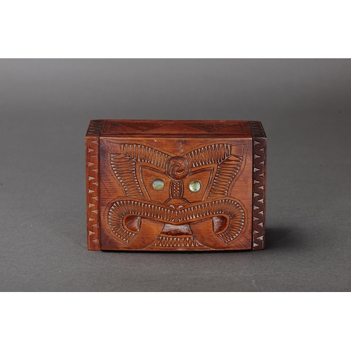 1121 - VINTAGE MAORI TEKOTEKO FACE CARVED KAURI WOOD BOX, NEW ZEALAND. Carved and engraved Kauri wood with ... 