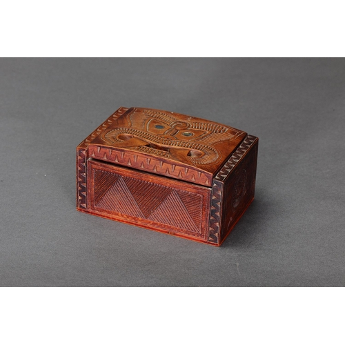 1121 - VINTAGE MAORI TEKOTEKO FACE CARVED KAURI WOOD BOX, NEW ZEALAND. Carved and engraved Kauri wood with ... 