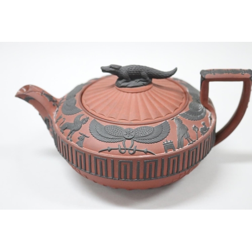 79 - A rosso antico teapot made by Wedgwood ca. 1810. The pot's red body is accentuated by black basalt d... 