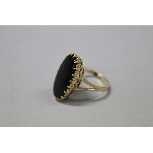 174 - Onyx ring set 9ct gold, Size L