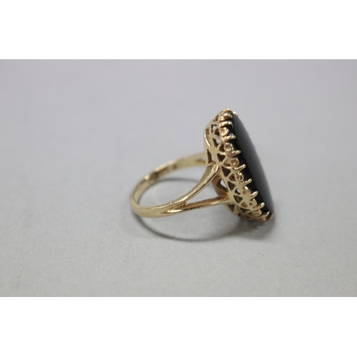 174 - Onyx ring set 9ct gold, Size L