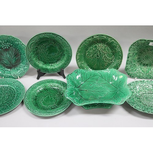 158 - Good selection of antique and later Majolica green leaf plates, comports, approx 27cm W and smaller ... 