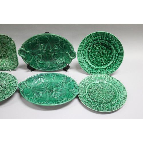 158 - Good selection of antique and later Majolica green leaf plates, comports, approx 27cm W and smaller ... 